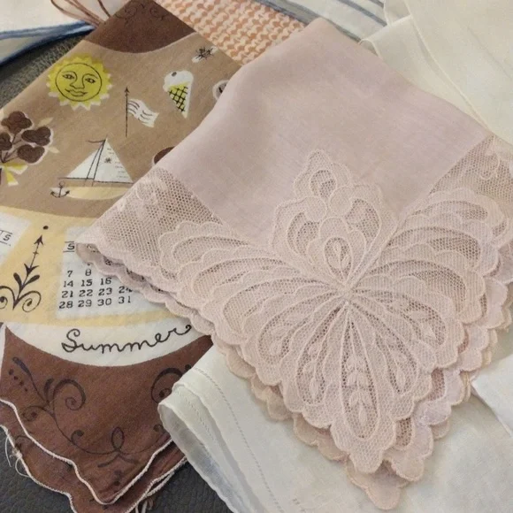 Vintage Hankies - Picture 3 of 6